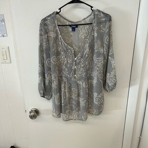 Old Navy Gray and White Relaxed Blouse
